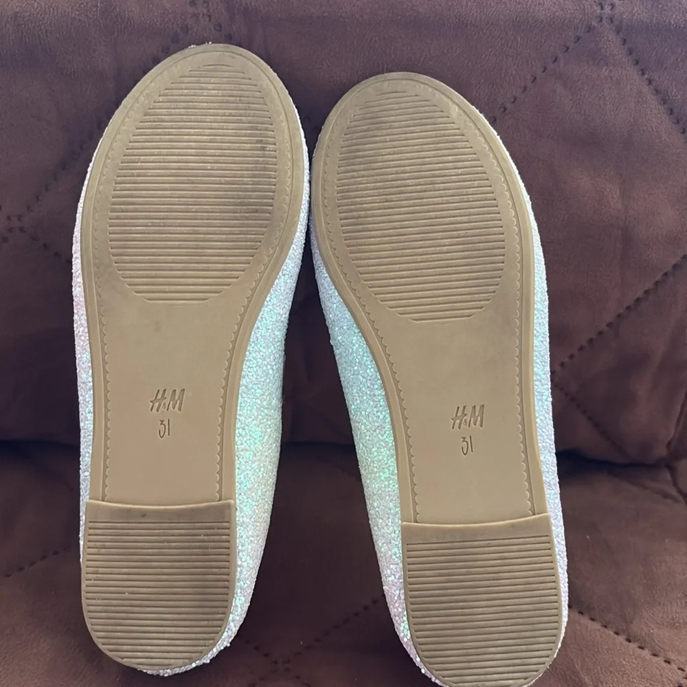EUC H&M Kids glittery ballerina flats.